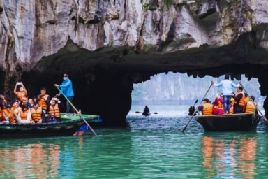 Hanoi - Halong Bay - Cua Van Fishing Village (L, D)